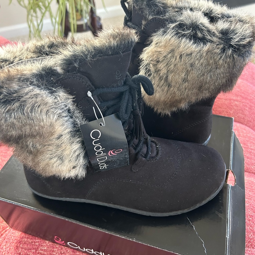 Cuddle Dud Boots , New in box
